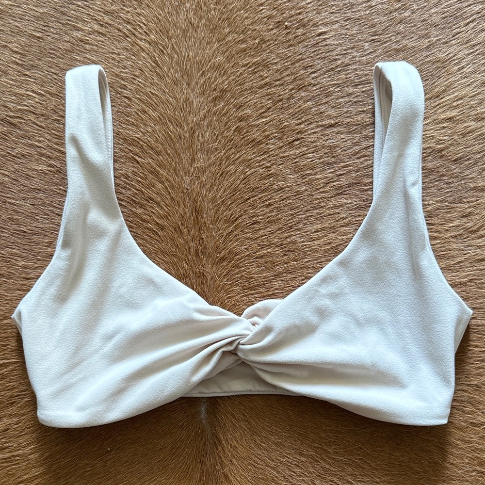 Buffbunny Twisted Sports Bra in Bone